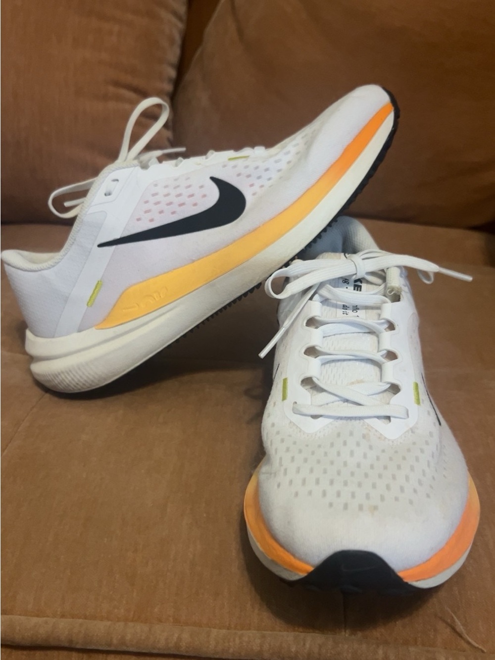 Nike women’s tennis shoe